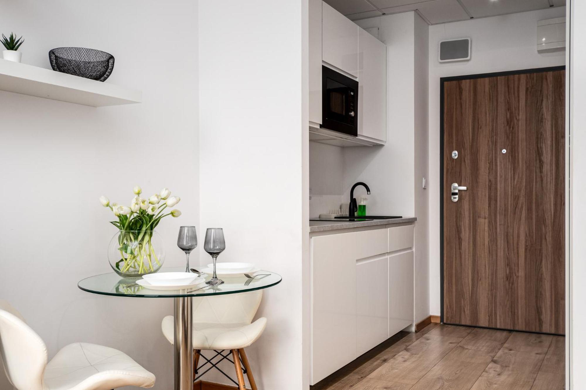 Prymasa Tysiaclecia 83A Free Garage By Perfect Apart วอร์ซอ ภายนอก รูปภาพ